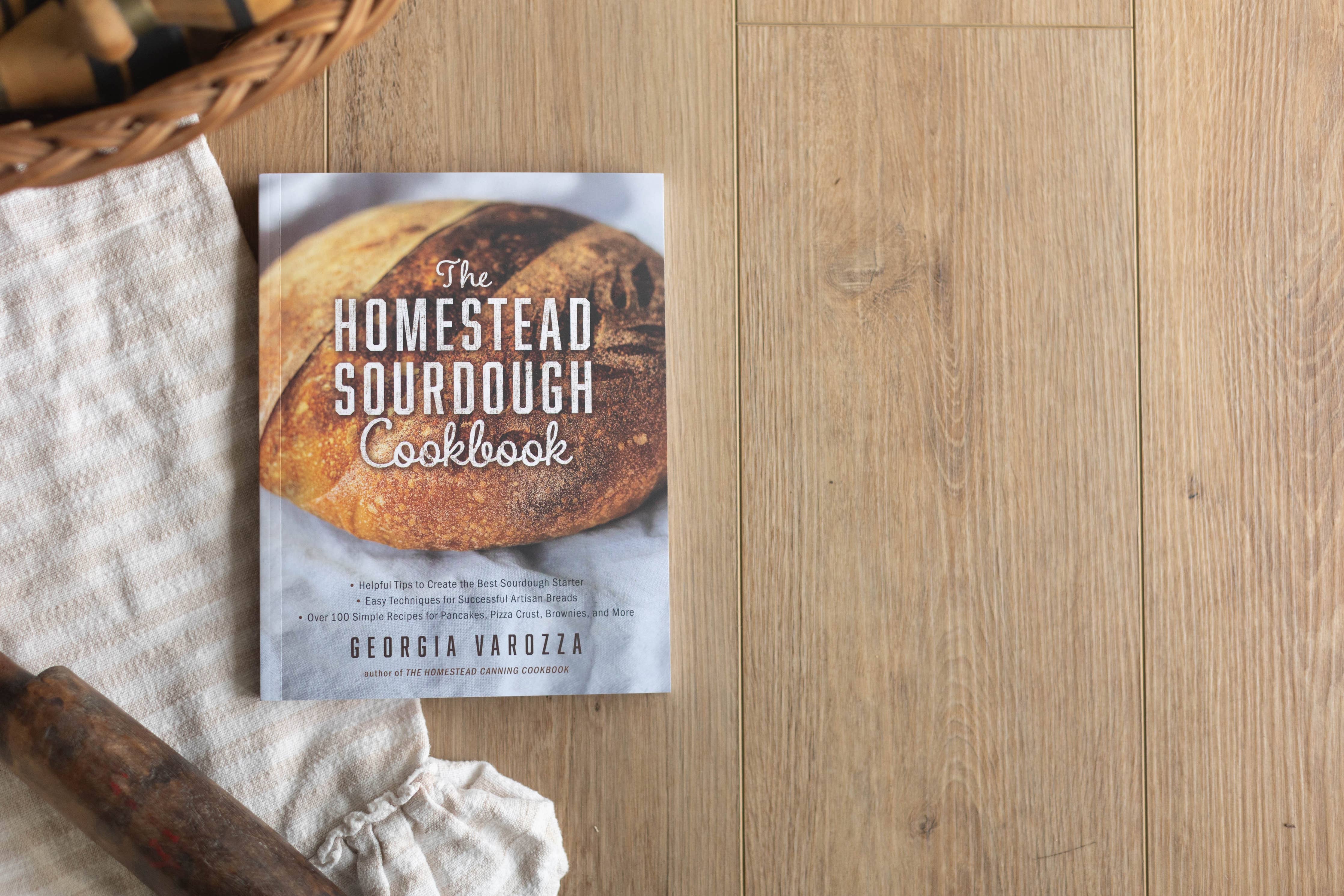 The Homestead Sourdough Cookbook: Paperback / English